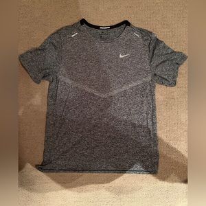 Men’s Nike shirt